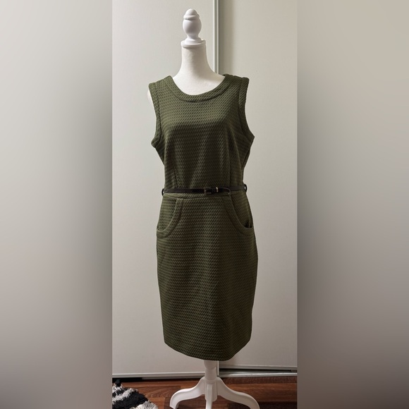 Olive Green Dress w/ zip back, fitted, pockets,belt size 12 - Picture 2 of 12